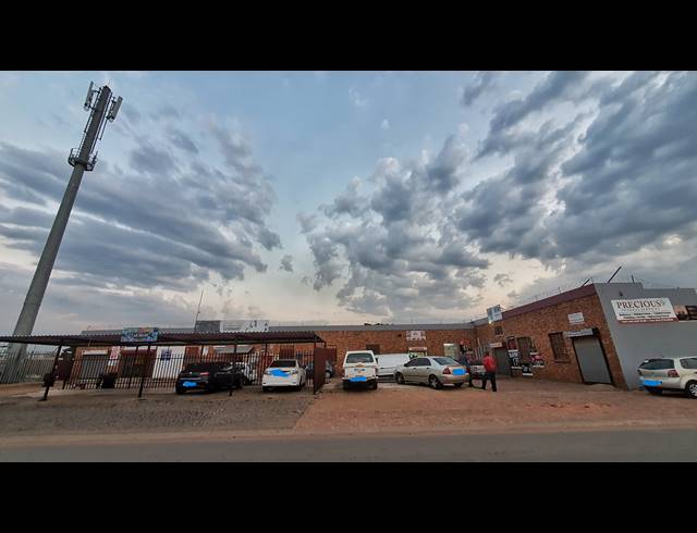 1,175M² BUSINESS FOR SALE IN WINDMILL PARK